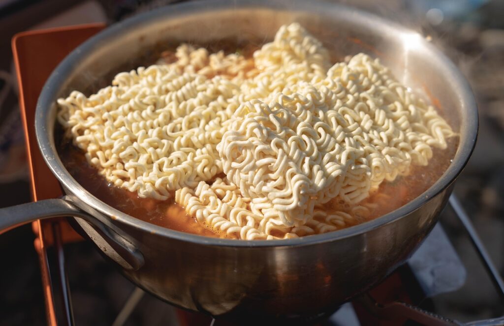 紅葉を楽しむ旅館で味わえる夜鳴きラーメンはある？