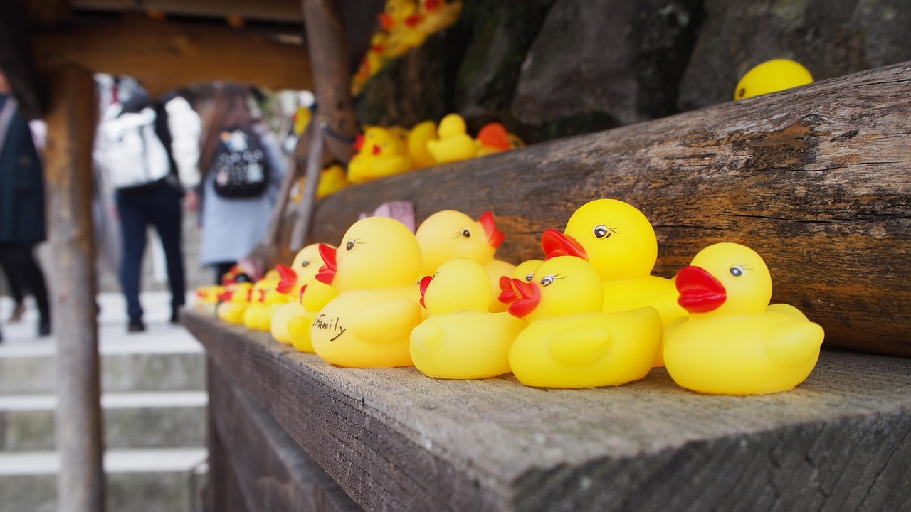 紅葉を楽しむ旅館で夜散歩できる温泉街はどこ？